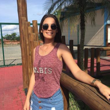 Letícia  Babá É Idosos