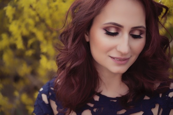 Trucco testimone giorno. Palpebra illuminata e con un po’ di profondità nel concavo.