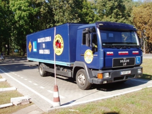 samochód ciężarowy IVECO