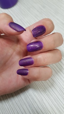 Ние работим само с проверени и световно известни марки като CND Shellac, Brisa, The Black Bottle и др. За нас има голямо значение качество на работа и естетика.
