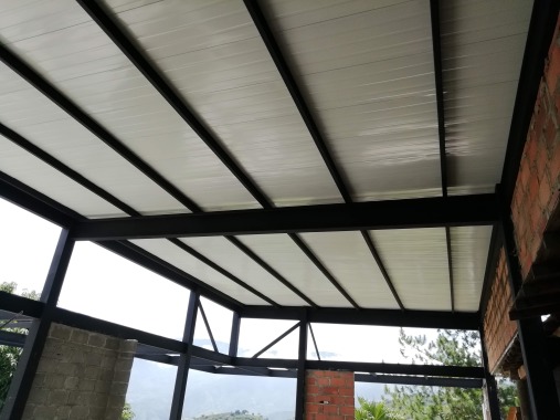 Instalación de cubierta de colegio en Envigado