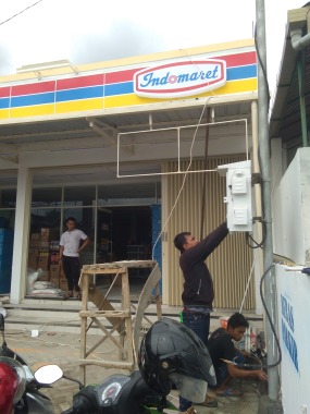 Intstalasi listrik indomaret