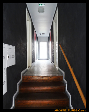Entrée d’hôtel rénovée en 7 appartements.