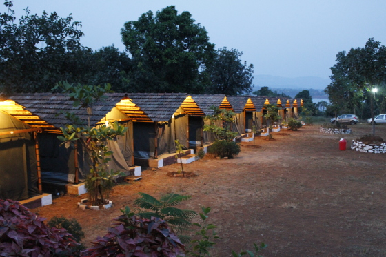 Youreka’s Camp Kambre is located in the village of Kambre, off the Mumbai-Pune Highway and offers a unique wilderness experience within reach for both the metropolises. The campus is situated on the banks of Andhra Lake and offers an expansive view of the lake and waterfalls from the rocky ridge. The backdrop of dense forest offers it an additional element of intrigue. The camp is close to Lonavala, Mumbai and Pune.