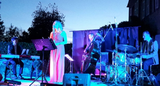 ESTELLE CALVI QUARTET
pour soirée Anniversaire Burlat Imprimerie au Haras National de Rodez.