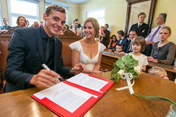 Loïc et Olivia, au moment de la signature des registres.