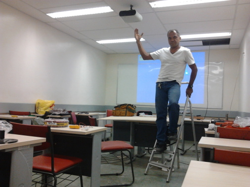 Instalação de retroprojetores e sonorização !