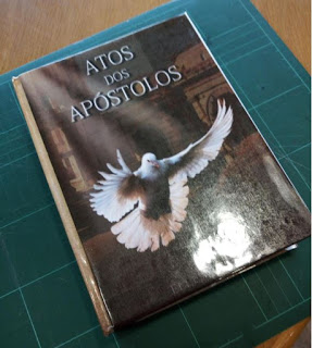 Montagem de capa alternativa