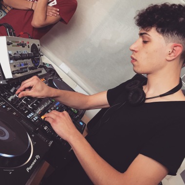 Dj