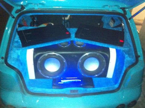 Ancienne installation Golf 4. Sonorisation Full Vibe.