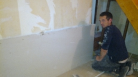 pose un bas de mur en placo BA13