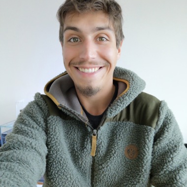 Enrique Flores