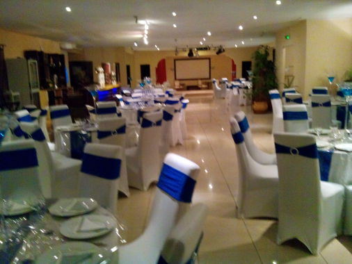 Salle de 300m2 sono light et projecteur
