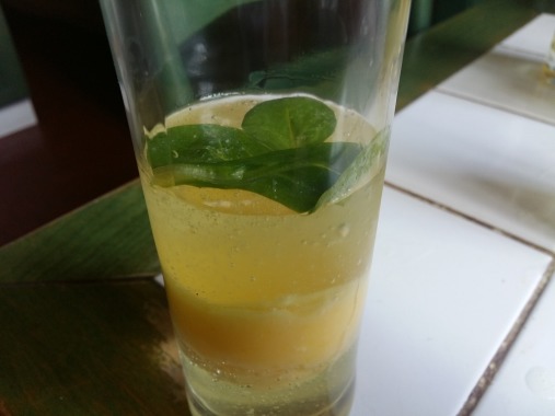 Gelée de citron ,crème onctueuse et mâche. 