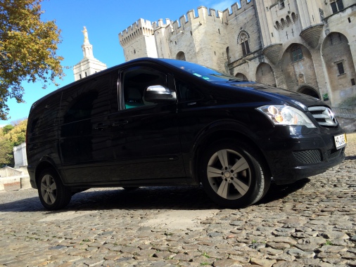 Avignon Transfert VIP pour vos Excursion Tour en Provence à bord du Mercedes Viano Luxe
