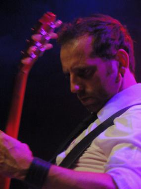 Ced Zep: Reprise en solo et accoustique de standards du rock international: nirvana, doors, oasis, ...