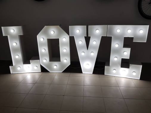 Wynajem napisu LOVE wesele poprawiny sesje zdjęciowe i inne imprezy.