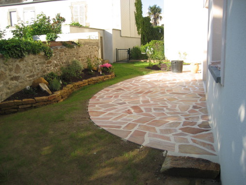 conception jardin style parisien avec pose de dallage style opus incertum