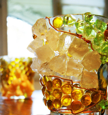 Individuelle Anfertigung - Bild zeigt eine handgefertigte unique Laterne, Glas mit Halbedelsteinen