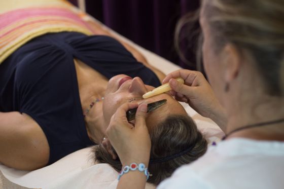 ParaVital Gesichtsmassage mit Edelsteinen