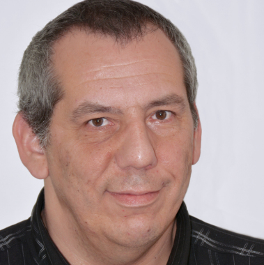 Elie Photo, Ex-Gestionnaire Technique Immobilier, Habitué À Prendre Des Photos Immobilières.