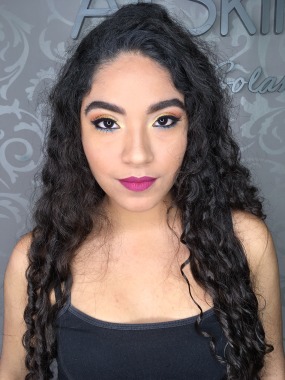 Maquillaje social en tonos dorados y azules maqui