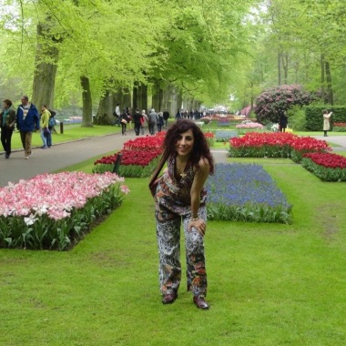 Elham Fard Yazdani