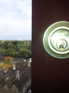 AMYS LOCKSMITHS 
MOBILE SERVICE
residential , commercial .
0415 676 888