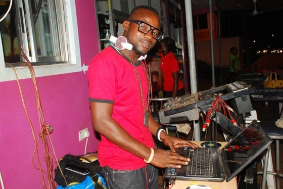 Dj Dela dee at lloyds plaza