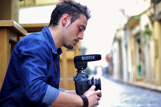 Matériel proposé: 5D MARK III, 
steadycam, trépied, barre de travelling
micro canon, micro cravatte
Caméra Hd, cross épaule.
panneau Led
