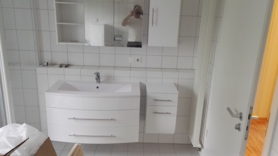 Bad/WC komplett Sanierung in Erlangen incl. Möbelaufbau.