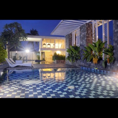 Foto swimming pool di hotel