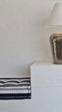 Bianco e blu: salotto al mare