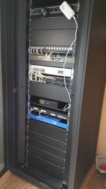 Installation d'une baie informatique chez un de nos clients dans un camping