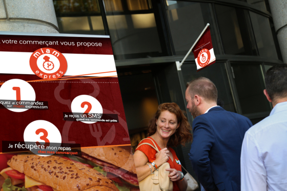 Refonte du logotype "Miam Express" 
Création et Réalisation des outils de communication (flyers, drapeaux, affiches, roll-up, maquettage site Internet, campagne des réseaux sociaux et encarts publicitaires...)