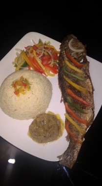 Capitaine frit accompagné du couscous de manioc