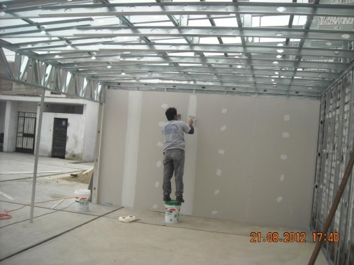 masillando tabique de drywall