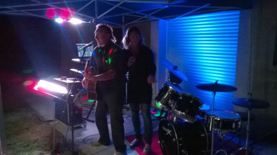 Soirée anniversaire en extérieur. formule animation à la journée, magicien, ventriloque, animation cocktail, et bal orchestre duo dj.