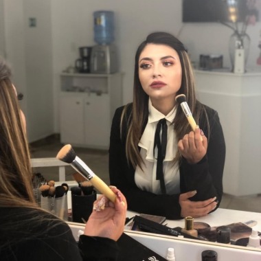 Janina Makeup Y Vanetsia Spa