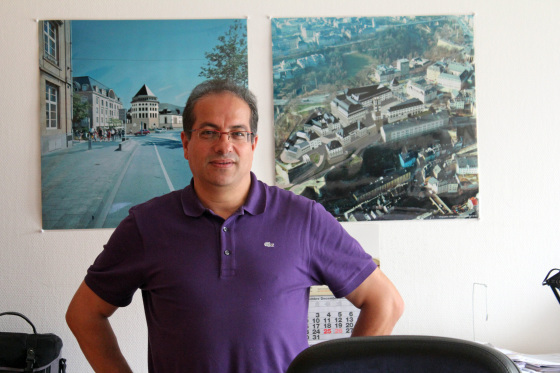 Votre serviteur dans son bureau