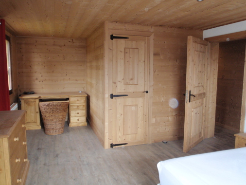 rénovation intérieure d'un chalet a Crest voland


menuiserie intérieur , peinture ,électricité ,plomberie , revêtement de sol , carrelage , et création balcons extérieure