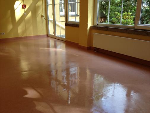 Boden-Grundreinigung Krankenhauszimmer