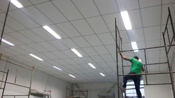 Este serviços que prestamos foi de forro de isopor,ele e térmico e acústico no Auditório de um cursinho e vestibular.