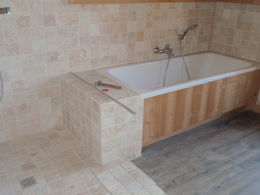 rénovation intérieure d'un chalet a Crest voland


menuiserie intérieur , peinture ,électricité ,plomberie , revêtement de sol , carrelage et création de balcons extérieure