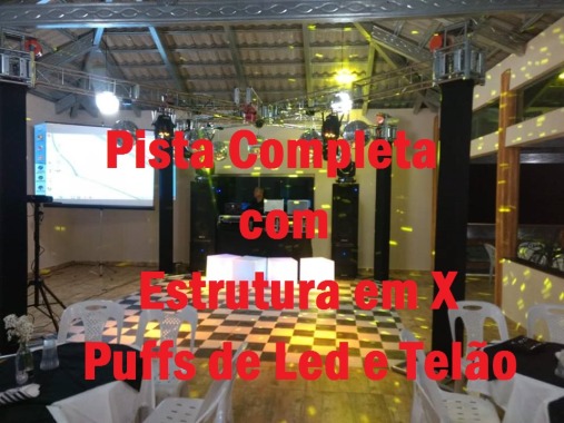Pista Completa com Estrutura em X e Puffs de Led
