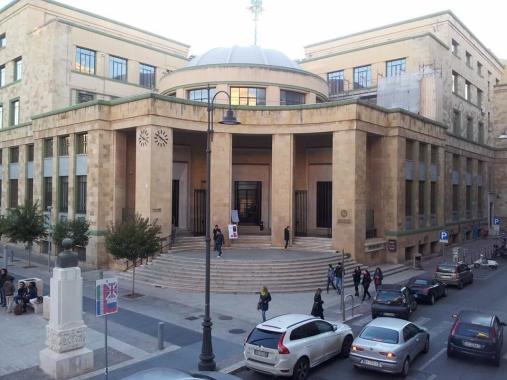 Lo Studio è situato nella quartiere Murattiano di Bari, di fronte all'Universitaà degli studi di Bari. E' possibile usufruire del parcheggio coperto di Piazza Cesare Battisti