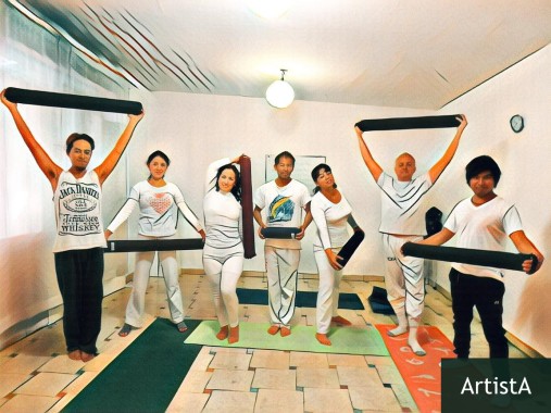 Yoga roll.  Sana y alivia la columna