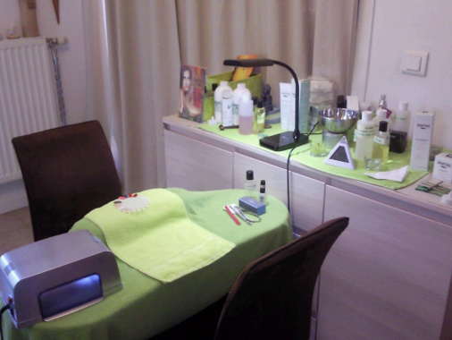 Table de soin pour pose de vernis semi permanent