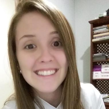 Dra Gabriela Ribeiro Delazari - Cirurgiã Dentista