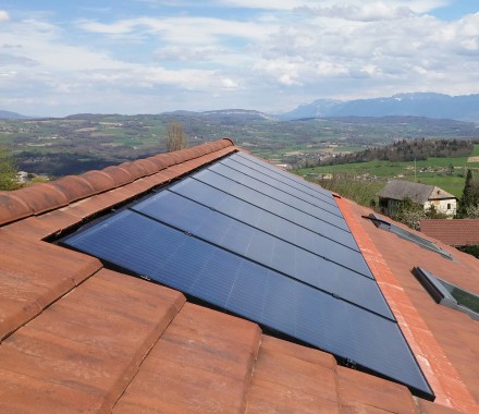 Installation solaire de 3kwc en revente totale . Panneaux garantis 30 ans produit + production